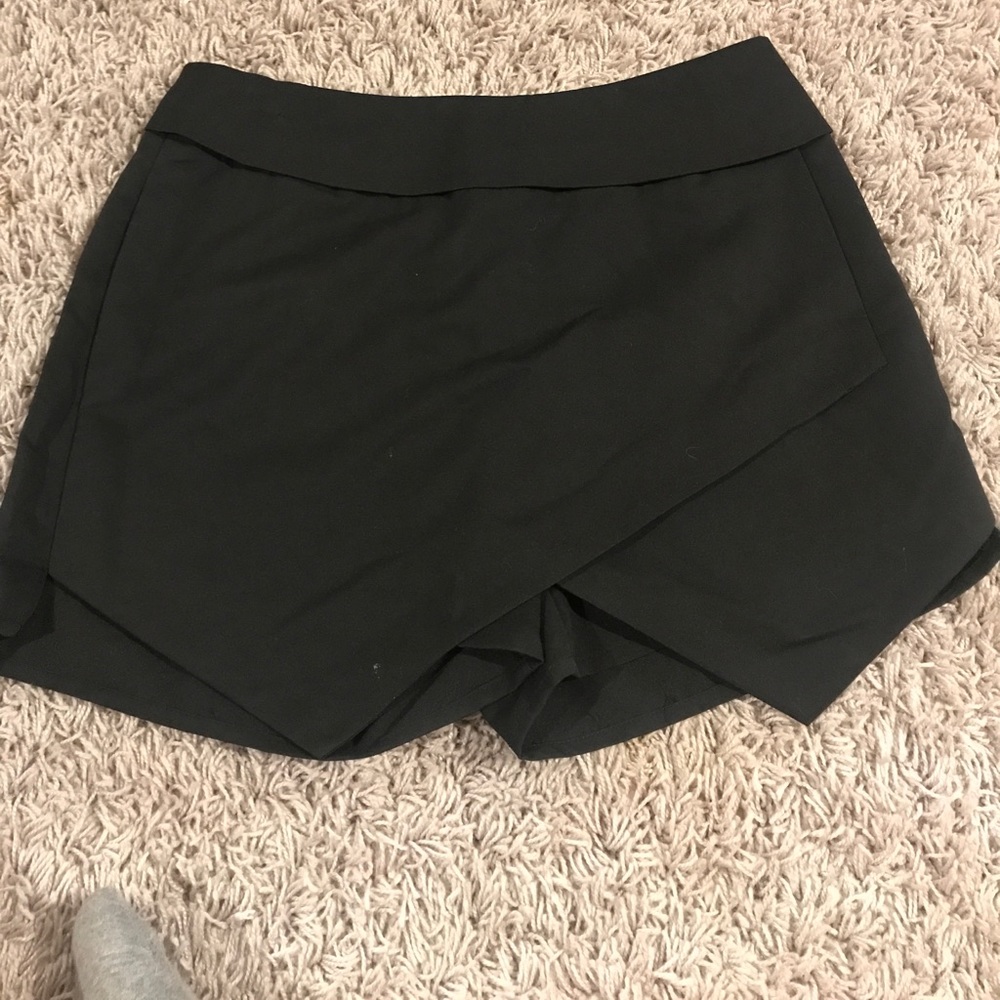 Black skort